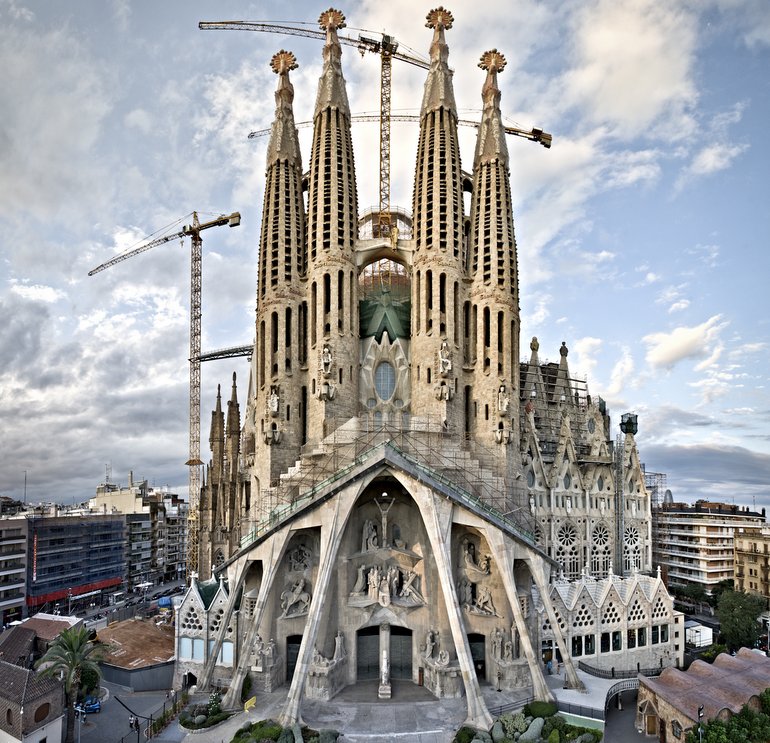 Sagrada Familial - 5 obras Antoni Gaudi Barcelona